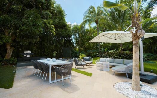 Luxurious Villa for Rent in Casa de Campo with Garden View