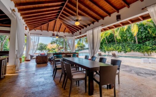 Elegance Redefined: Stunning and Spacious Villa with Private Pool in Casa de Campo, La Romana