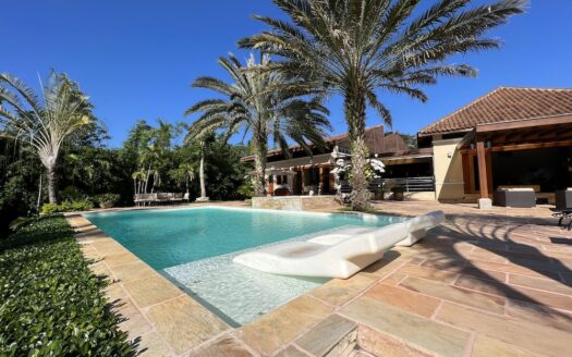 Tropical Retreat: Villa for rent with Charming Garden View in Casa de Campo