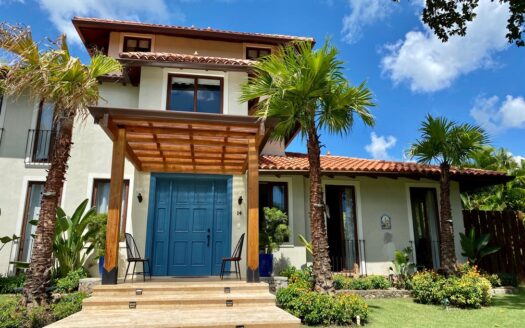 Exquisite Oasis: Expansive Villa for Rent in Casa de Campo, Garden view, Cajuiles