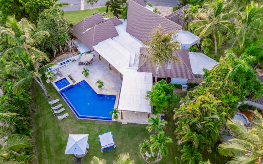 Villa for Rent in Casa de Campo: Charming Garden Views
