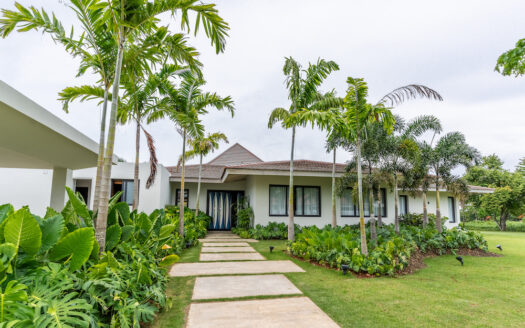 Modern Villa in Casa de Campo: Enjoy Golf Views
