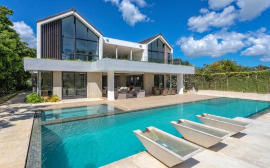 Majestic Villa for Rent in Casa de Campo: Elegance with Exclusive Polo Views
