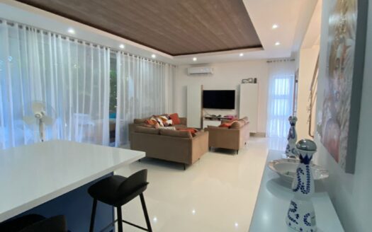 Exquisite Villa in San Juan Lake with Expansive Living Spaces