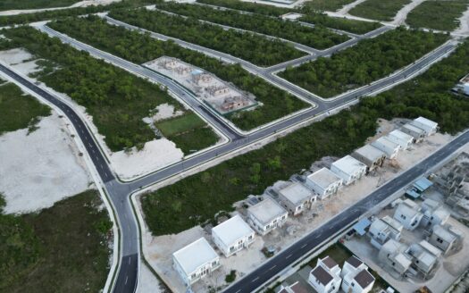 Exclusive Lots in Royal Gardens: Build Your Home in a Privileged Setting