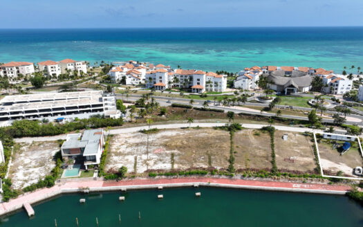 Exclusive Plot in Villa Marina: Your Retreat Facing the Marina