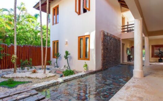 Villa Arrecife: Luxury and Comfort with Golf Course Views in Punta Cana Resort
